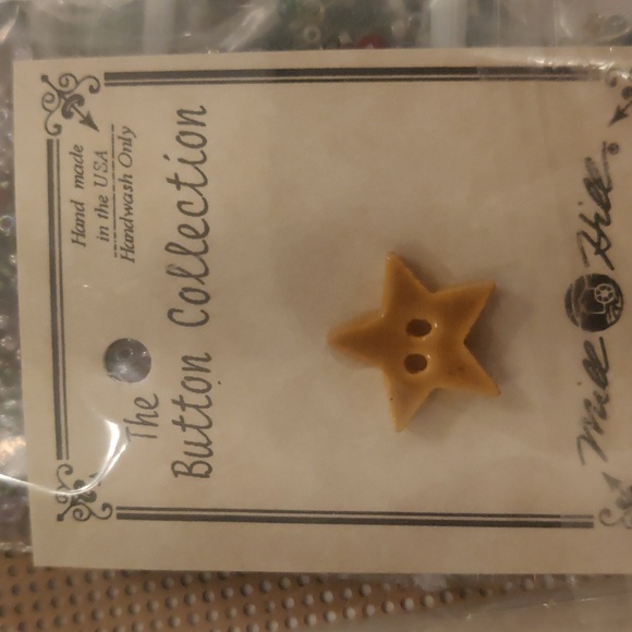 New! Mill Hill Buttons and beads winter Series Christmas village St. Nicholas - Picture 3 of 3